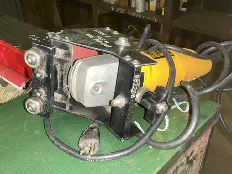 #106-•-dewalt-dw402g-angle-grinder/sharpener-image-6