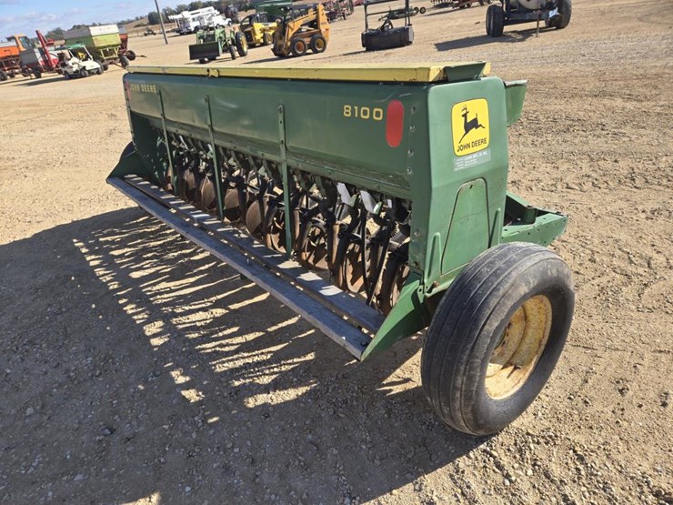 john-deere-8100-image-9