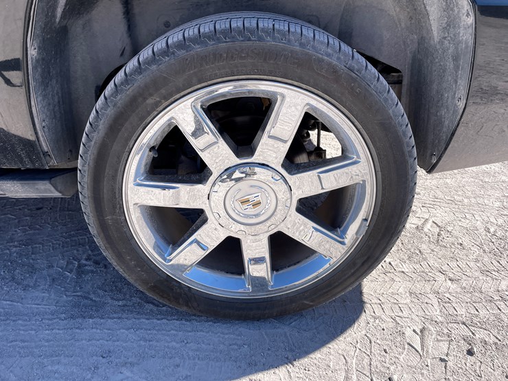 2010-cadillac-escalade-image-9