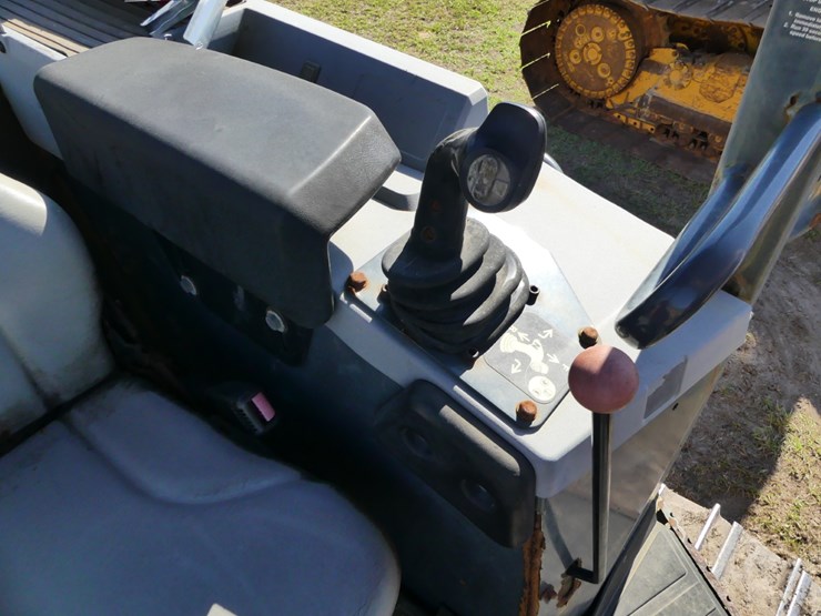 2019-deere-550k-image-12