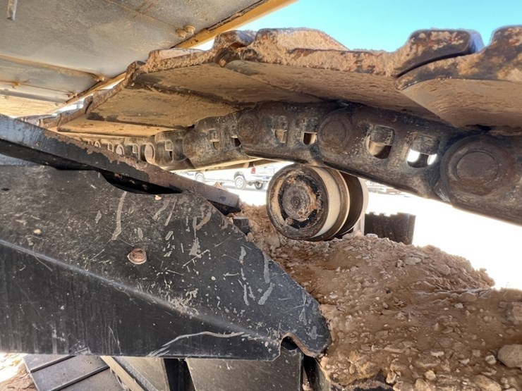 2019-deere-670g-lc-image-30