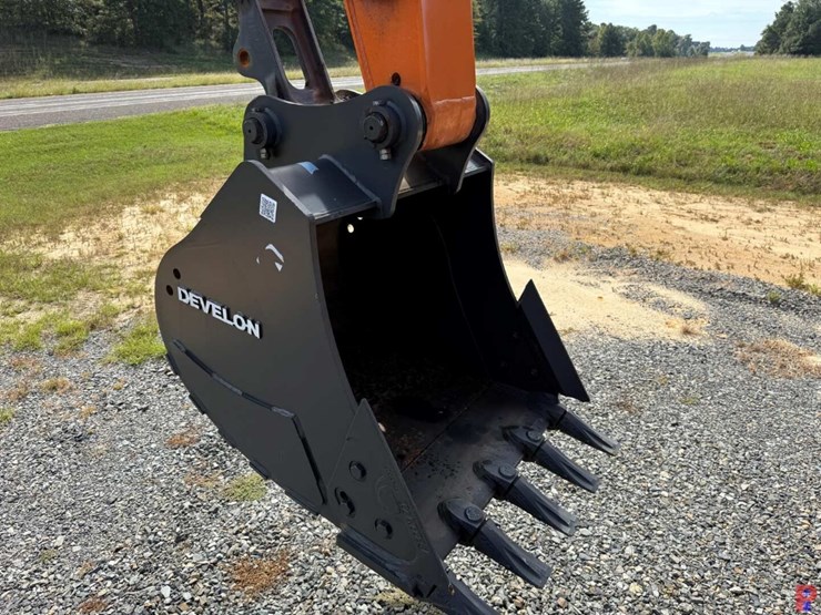 2024-develon-dx140lc-7k-image-7