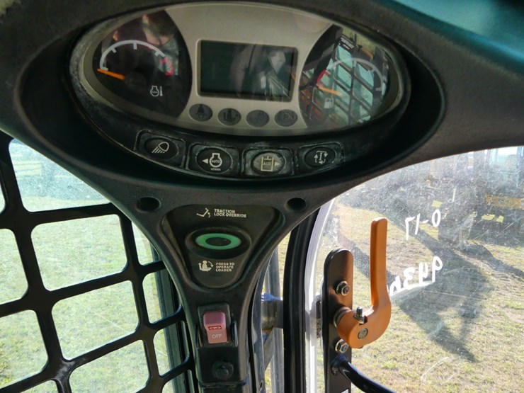 2017-bobcat-s550-image-17