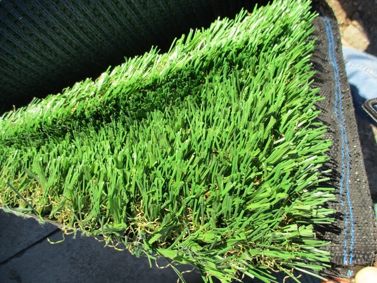 unused-roll-of-artificial-turf-image-4