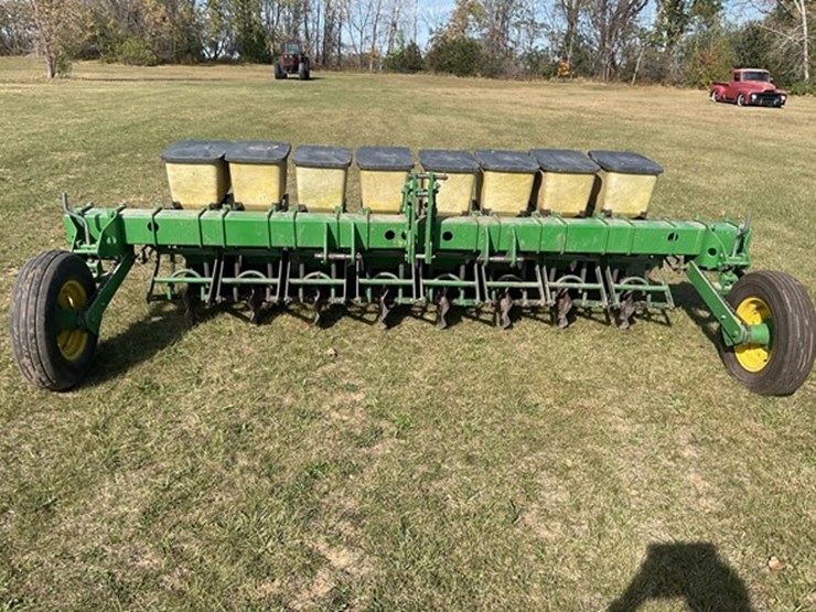 #52-•-1974-john-deere-p7100-planter-image-7