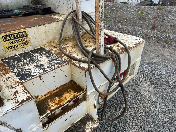 1989-mack-r690t-fuel-&-lube-truck-image-50