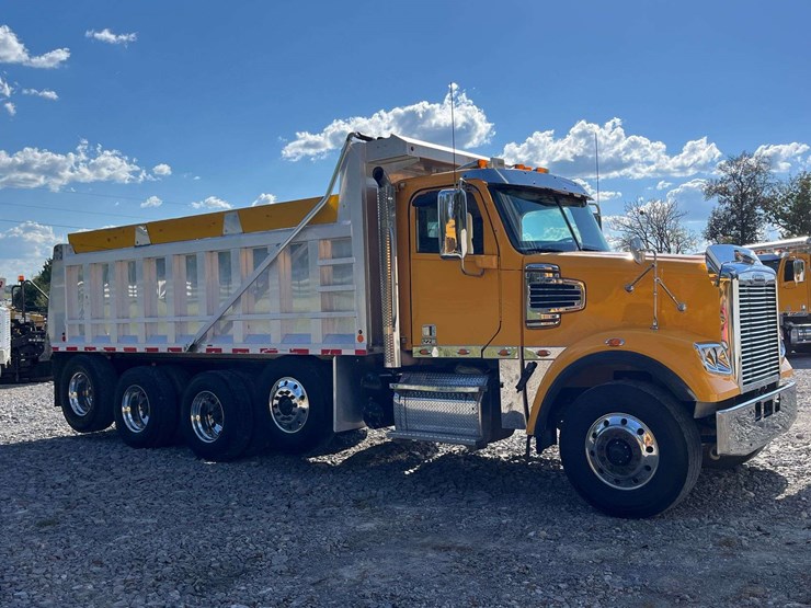 2020-freightliner-122sd-image-6