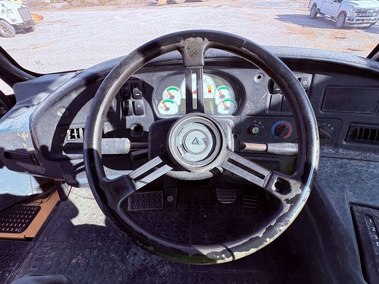 2007-caterpillar-740-image-46