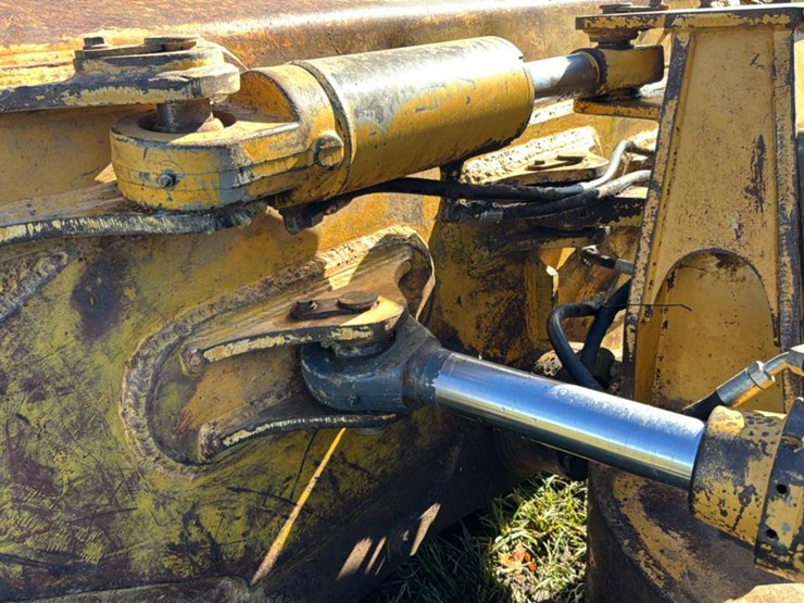 2008-deere-750j-xlt-image-29