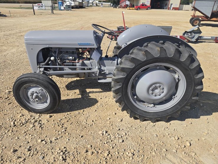 #5849-•-1952-ferguson-30-tractor-image-4
