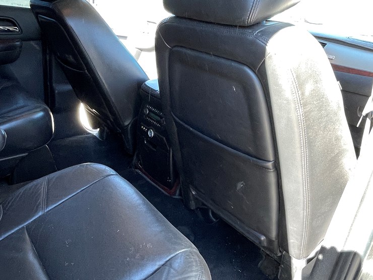 2010-cadillac-escalade-image-87