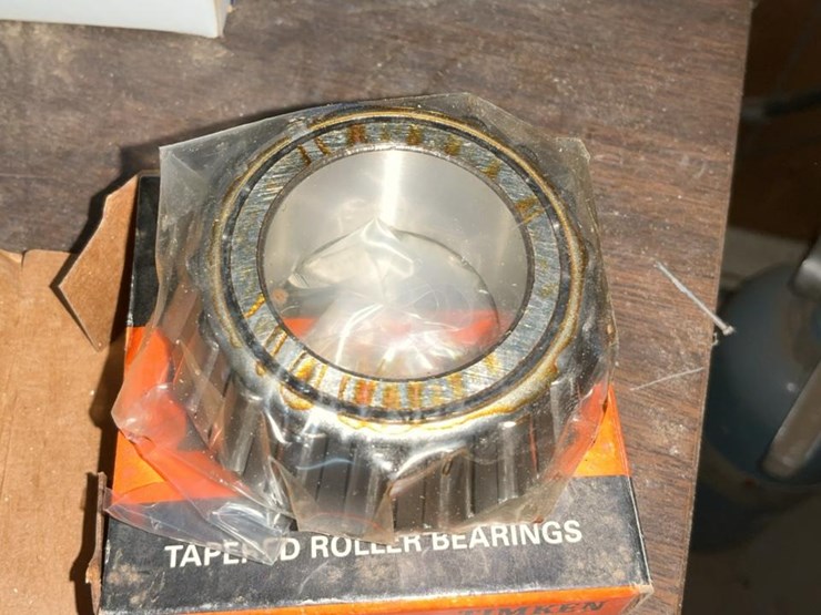 #753-•-grinder-stones,-spider-gauge,-bearings-and-miscellaneous-parts-image-16