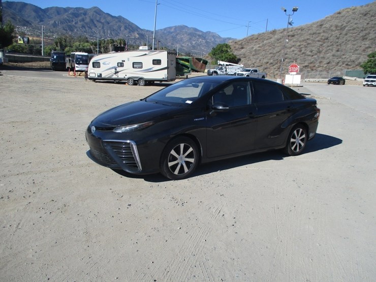 2016-toyota-mirai-sedan,-image-1