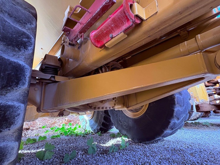 2007-caterpillar-740-image-32