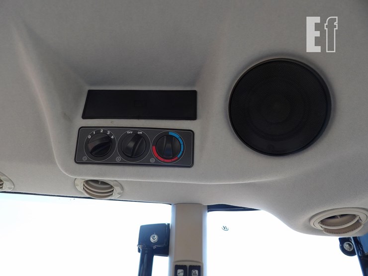 2024-massey-ferguson-4710-image-28