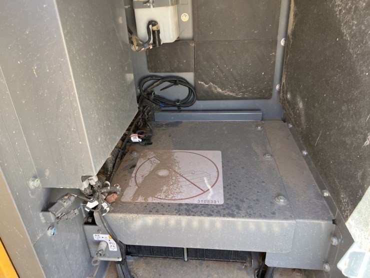 2019-deere-670g-lc-image-62