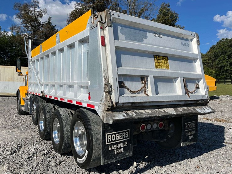 2020-freightliner-122sd-image-36