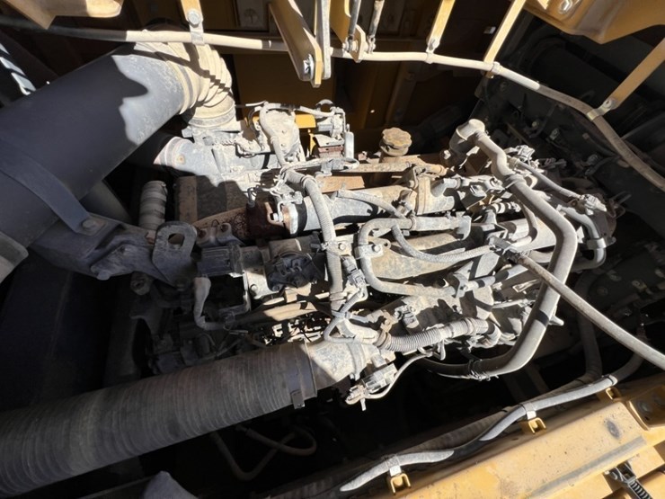 2019-deere-670g-lc-image-55