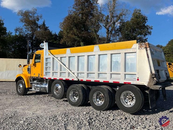 2020-freightliner-122sd-image-3