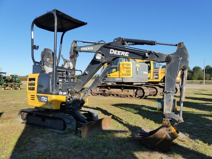 2023-deere-17g-image-2