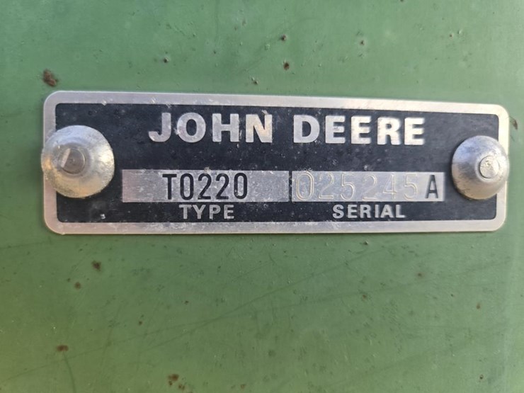 john-deere-220-image-13