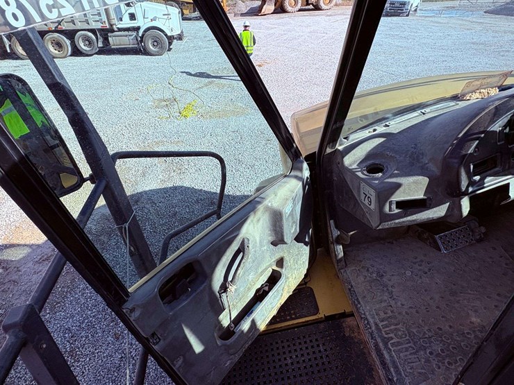 2007-caterpillar-740-image-39