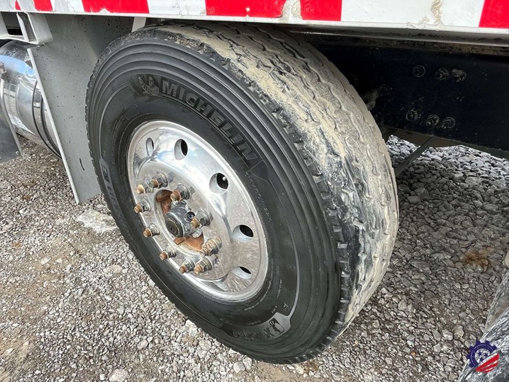 2020-freightliner-122sd-image-8