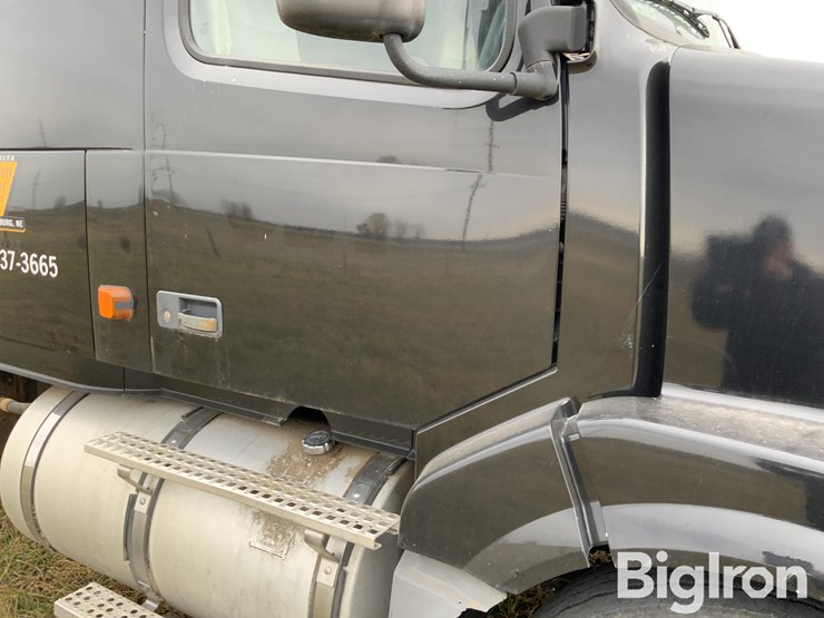 2006-volvo-t/a-truck-tractor-image-14