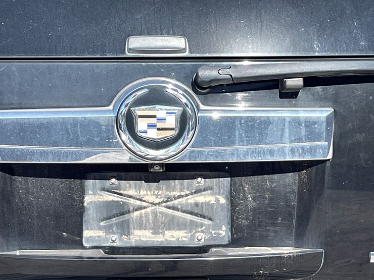 2010-cadillac-escalade-image-33