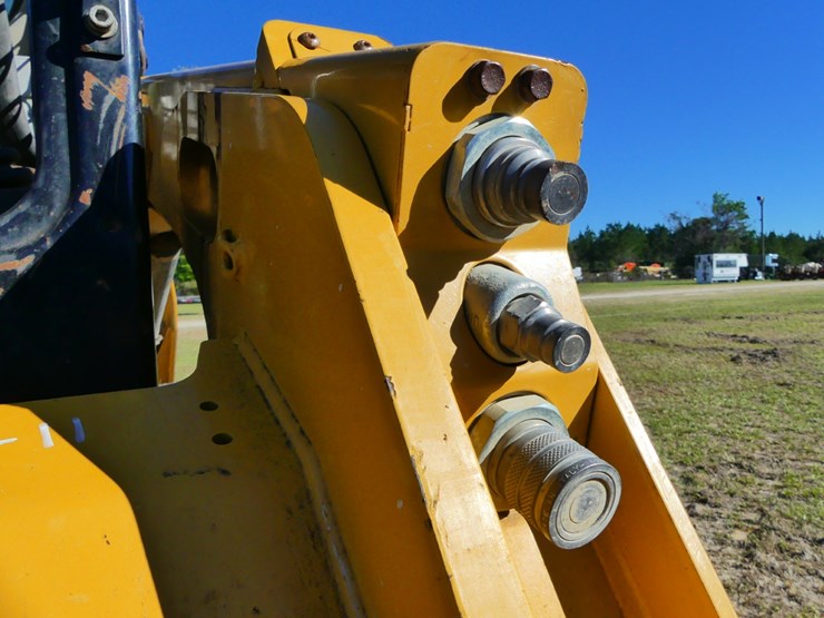 2017-caterpillar-259d-image-10