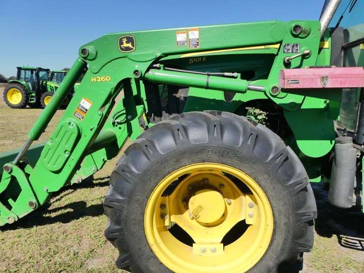 2013-john-deere-5101e-image-9