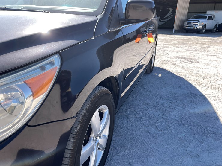 2010-volkswagen-routan-image-44