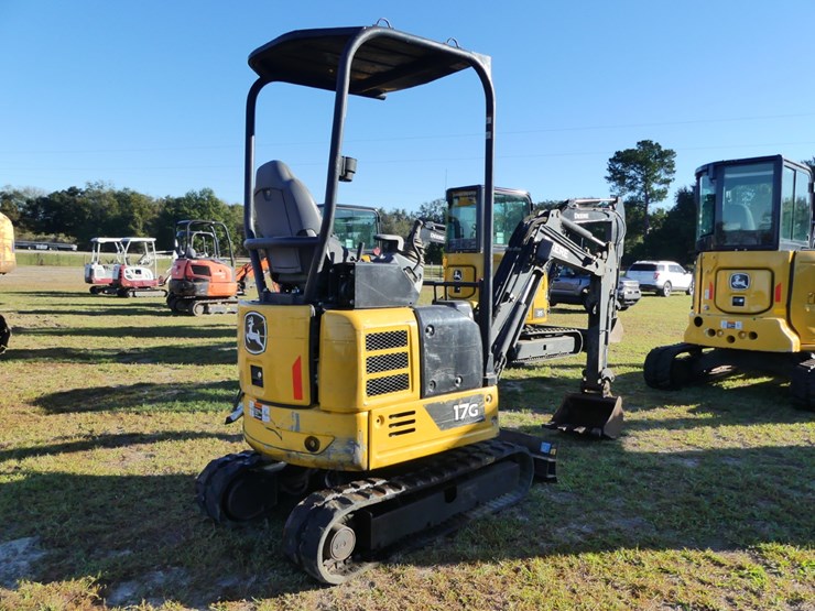 2023-deere-17g-image-3