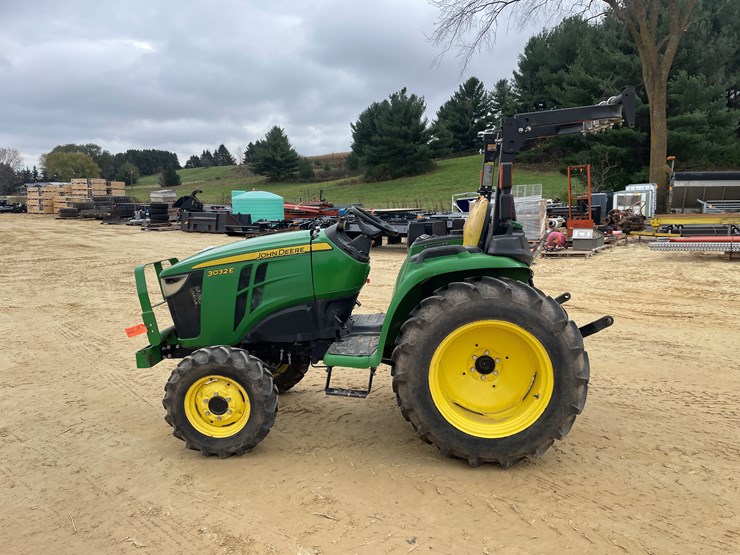 john-deere-3032e-image-8
