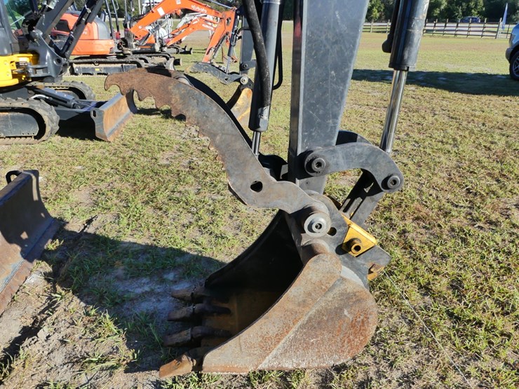 2024-john-deere-24-image-11