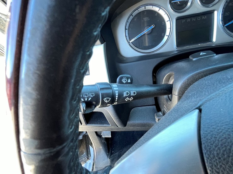 2010-cadillac-escalade-image-58