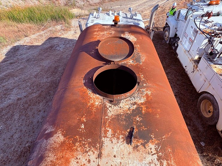 freightliner-t/a-water-truck-image-31