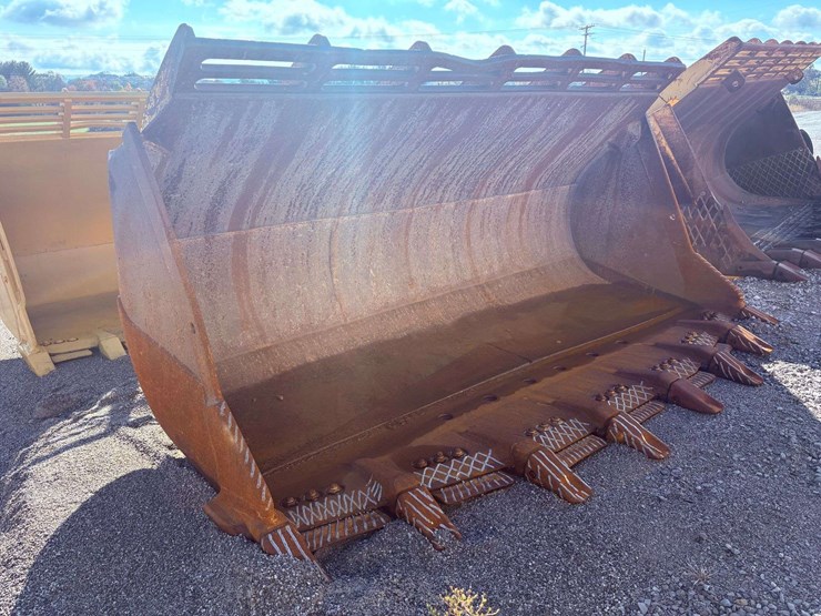 988f-spade-nose-loader-bucket-image-5