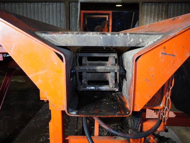 #112-•-morbark-out-feed-trough-image-8