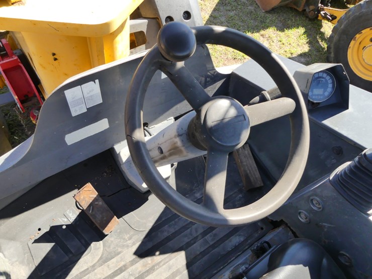 2015-deere-204k-image-13