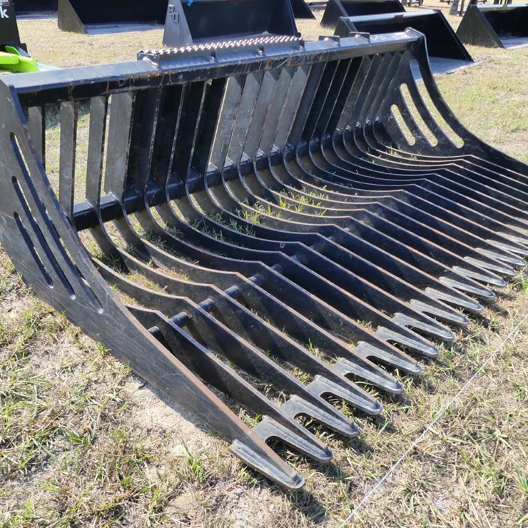 R75 Quick Attach Rock Bucket