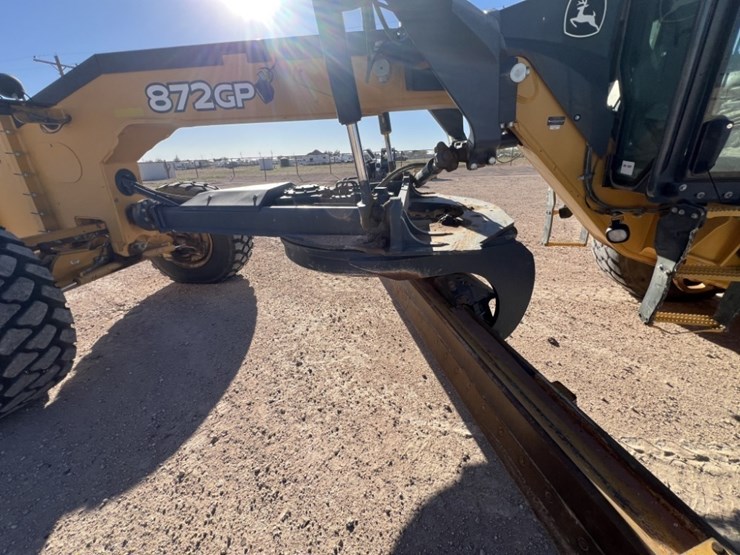 2018-deere-872gp-image-14