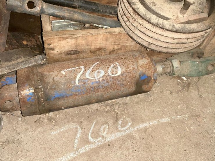 #760-•-pulleys,-cylinders,-and-assorted-parts-image-11