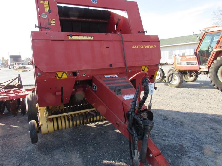 new-holland-648-image-3