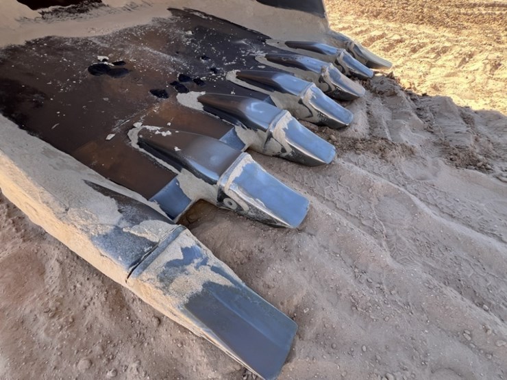 2019-deere-670g-lc-image-23