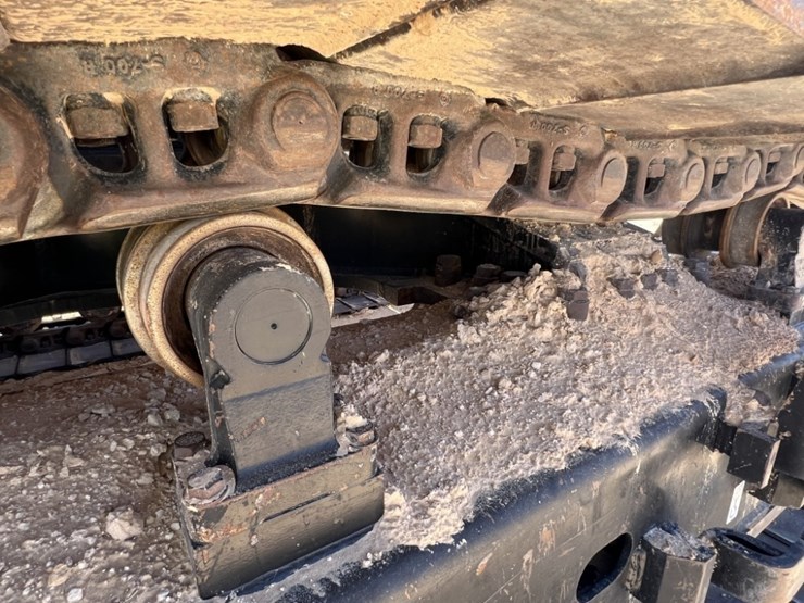 2019-deere-670g-lc-image-33