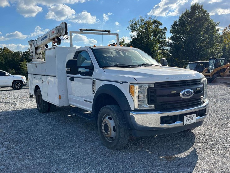 2017-ford-f550-xl-image-11