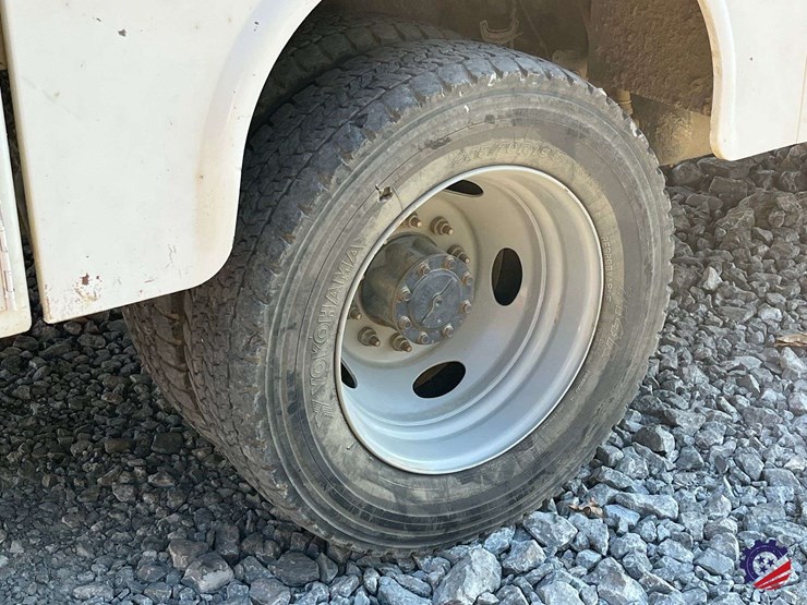 2017-ford-f550-xl-image-9