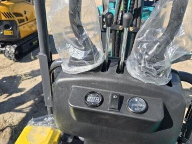 cfg-mini-excavator-qk16r-w-hydraulic-thumb-image-6