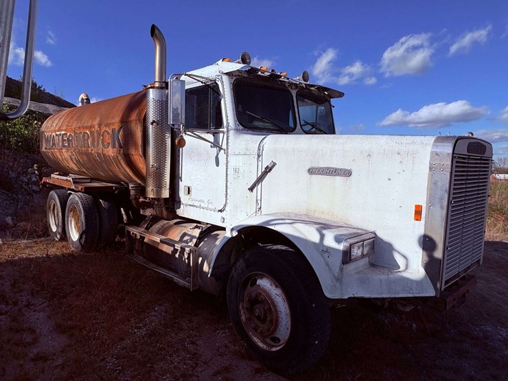 freightliner-t/a-water-truck-image-4